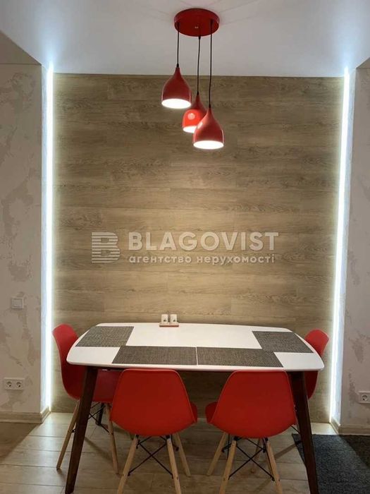 Продаж 2-к квартири 70м.кв. РЕМОНТ М.Лівобережна, Аболмасова, 4