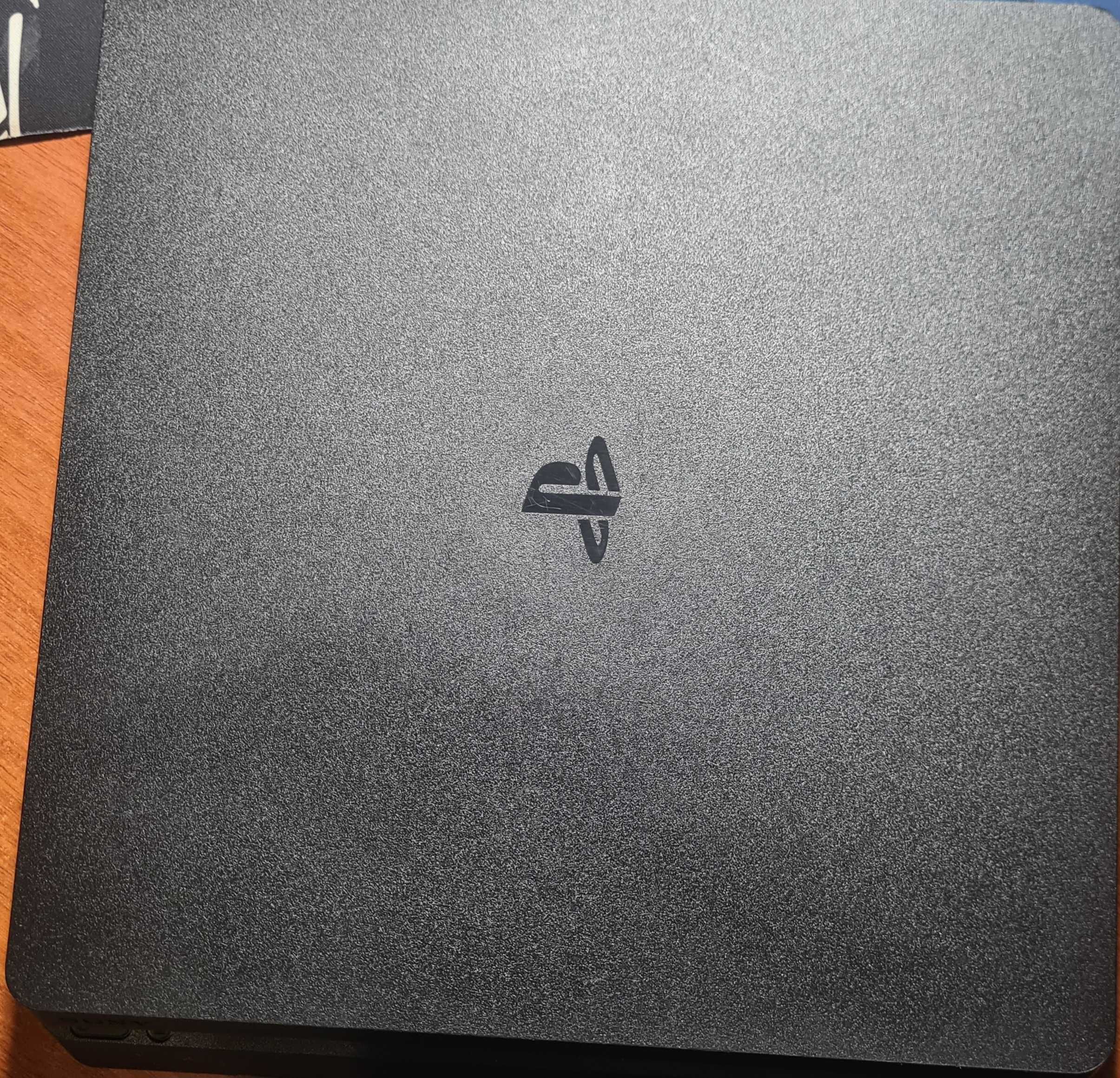 PS4 slim 1TB + три диски