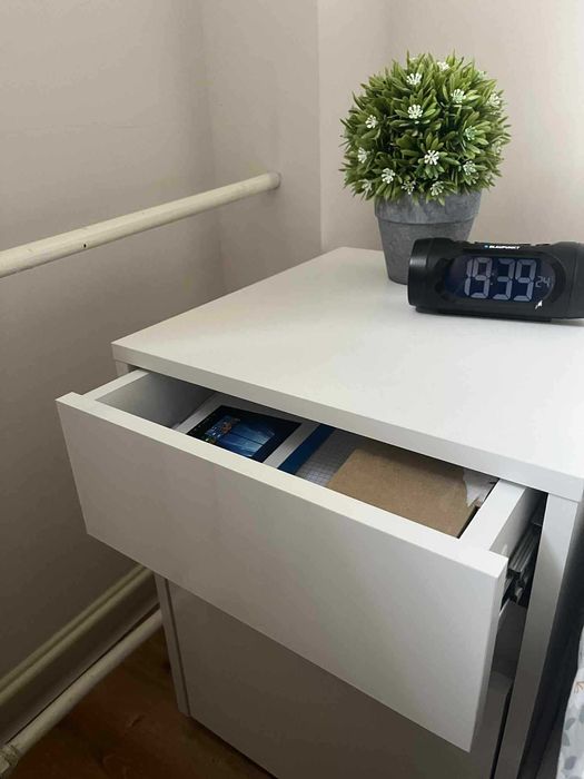 Sprzedam białą szafeczkę