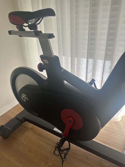 Bicicleta de cicling da Life Fitness CR7