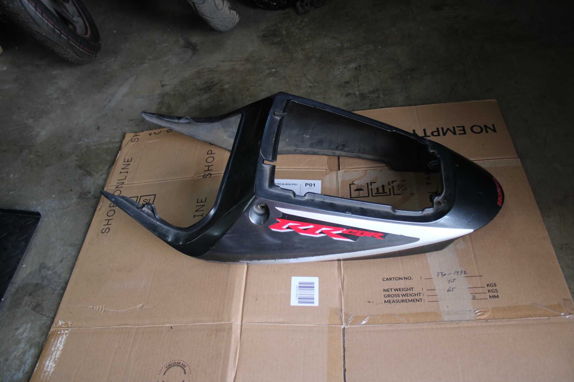 Zadupek Tył Tylny Ogon Owiewka Plastik Honda CBR 929 SC44 00-01