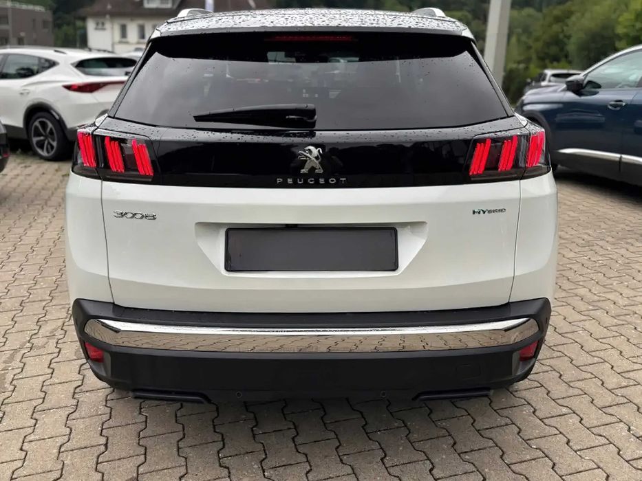 Peugeot 3008 Hybrid      2021