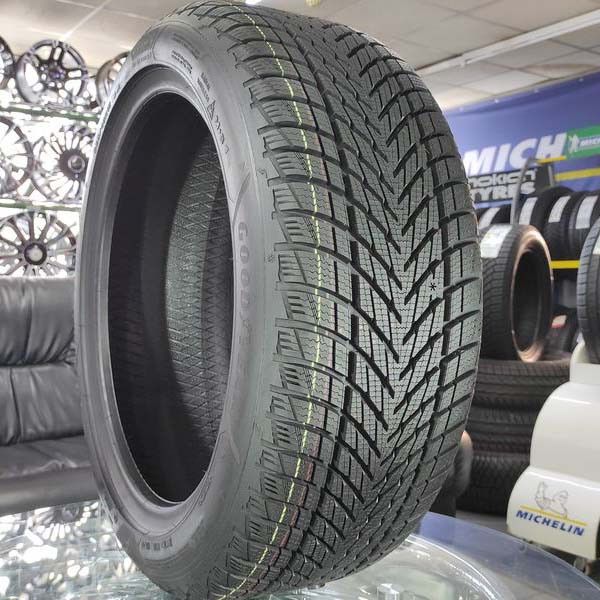 Зима шина Goodyear UltraGrip Performance 3 235/55 R19 105H XL, усі роз