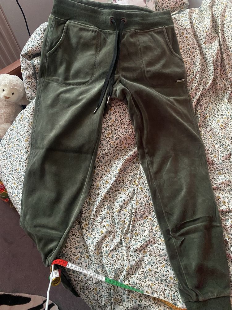 Śliczne  dresy Calvin Klein