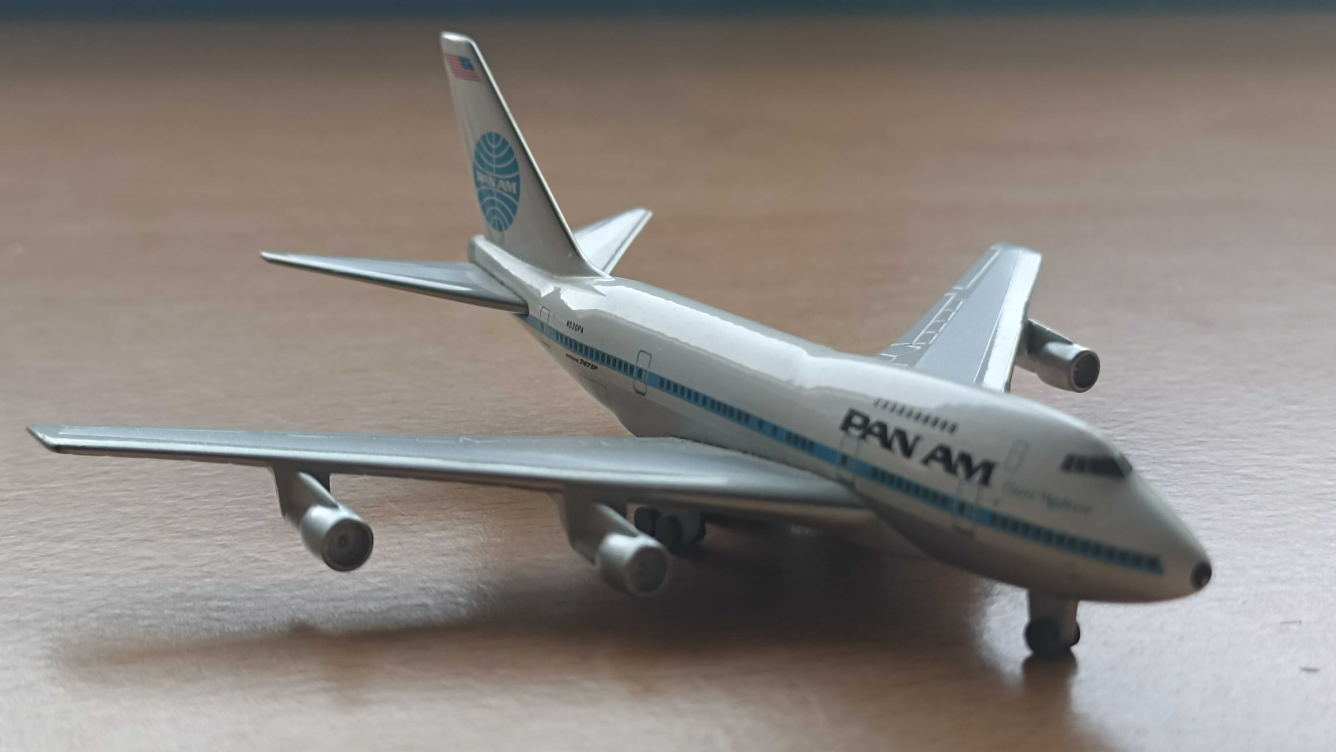 Avião em miniatura Pan Am Boeing 747SP Magic 1:600