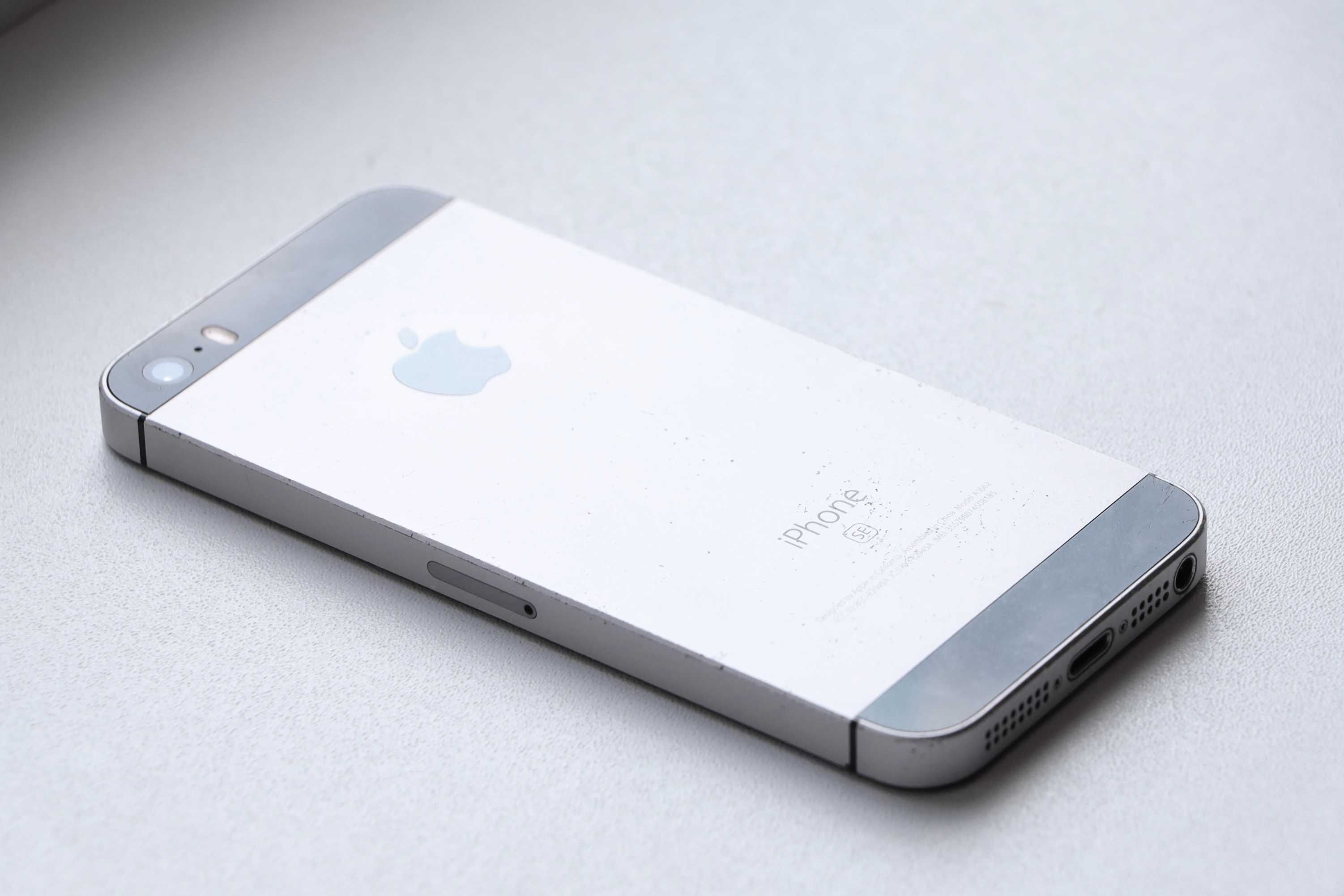 Продам Apple iPhone SE б/в
