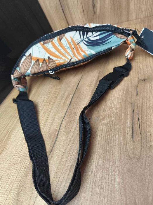 Damska nowa duża nerka pojemna kwiaty liście jasna torebka .