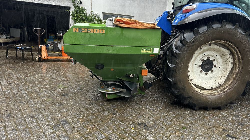 Distribuidor de adubo amazone