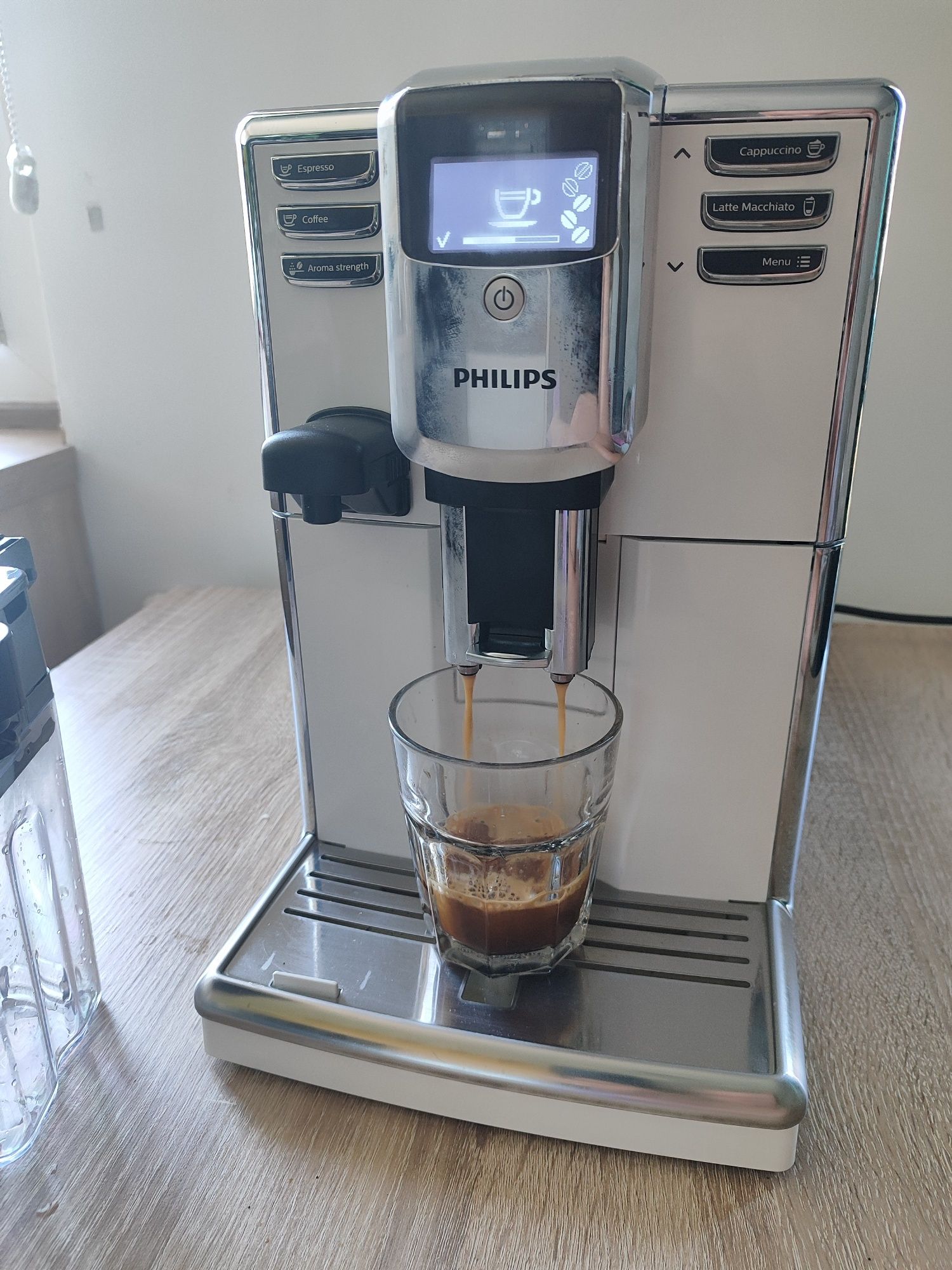 Jak nowy biały ekspres  do kawy Philips EP5361/10 z nową karafka