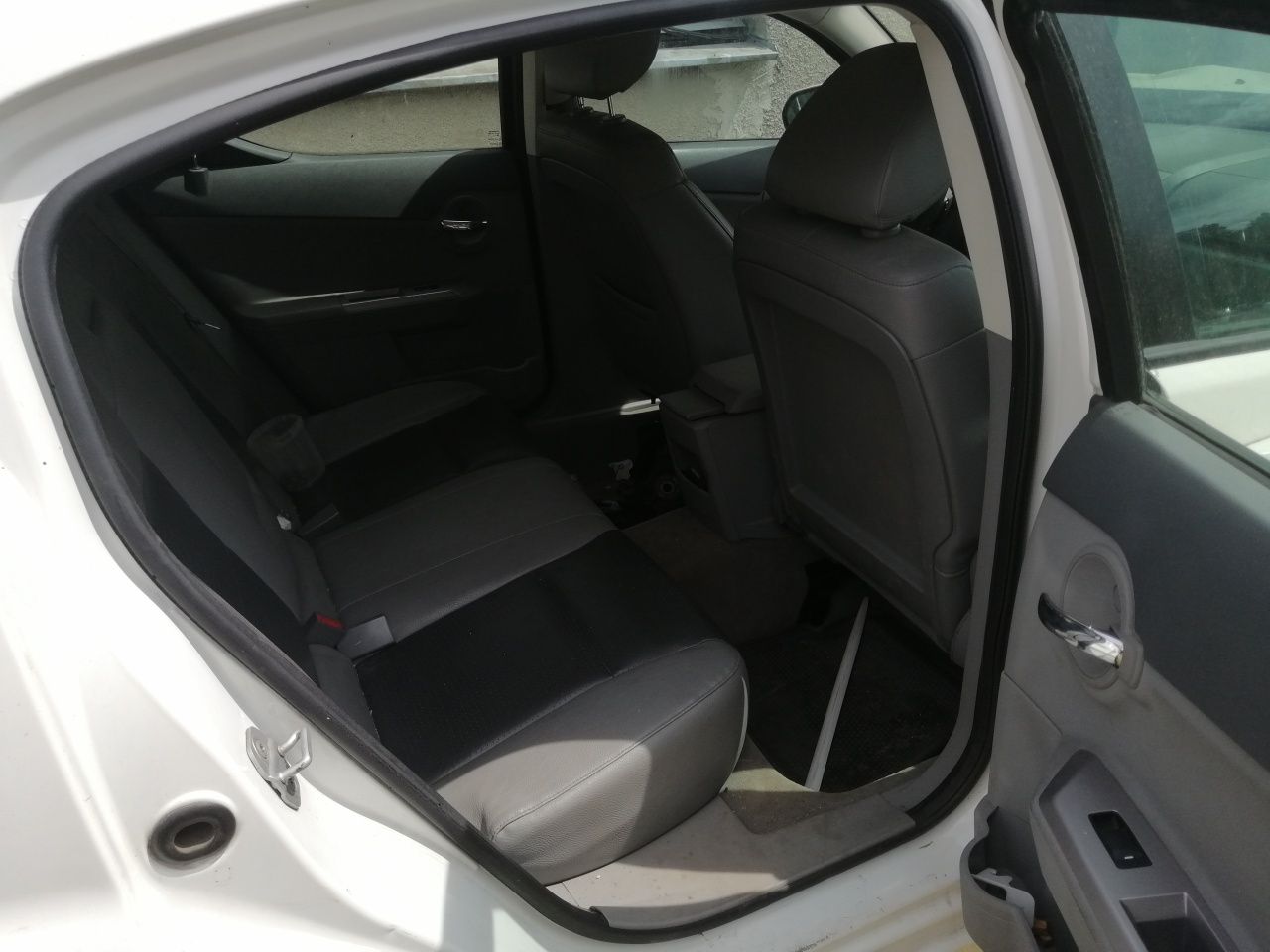 Dodge Avenger uszkodzony