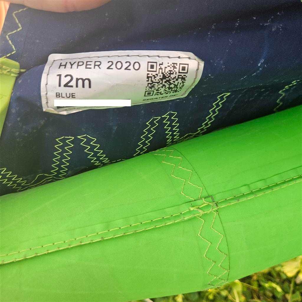 Dois kites Crazyfly 9/12 m. Os dois por 700 €, cada 400 €.