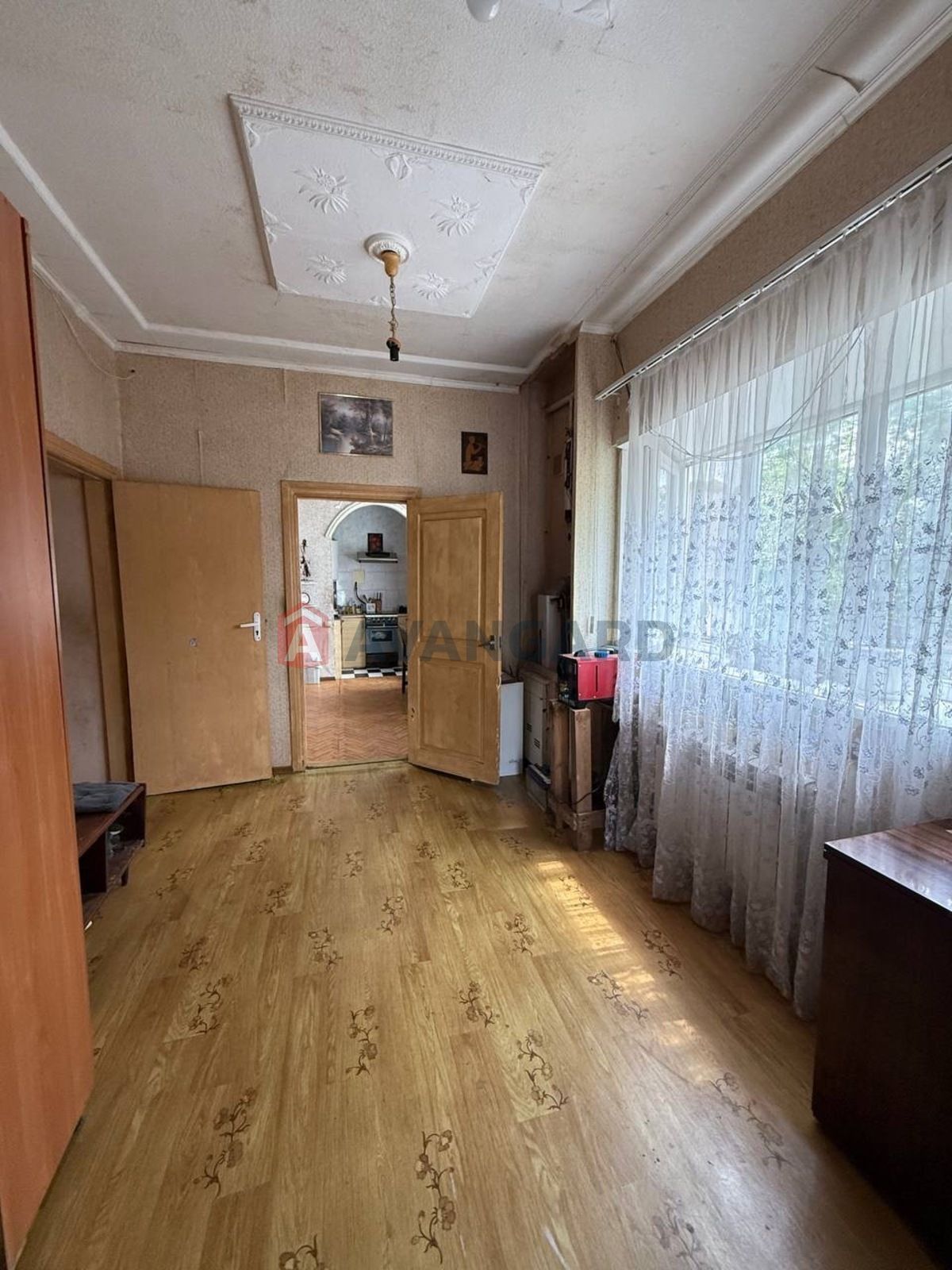 Продаю будинок з великим подвір’ям по вул. Гуртова, АНД район