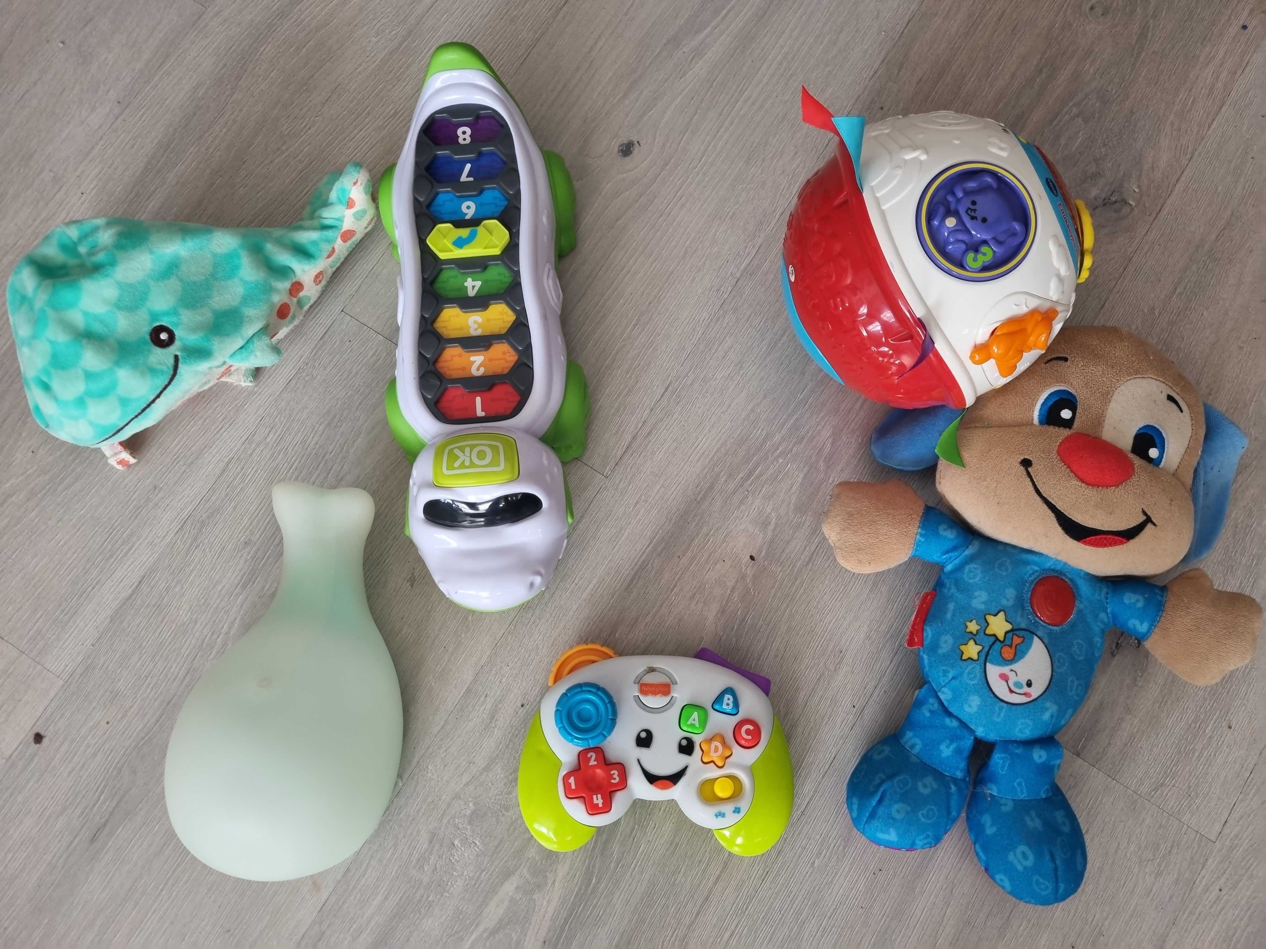 Zabawki interaktywne miś fisher price kula krokodyl koko pad lampka