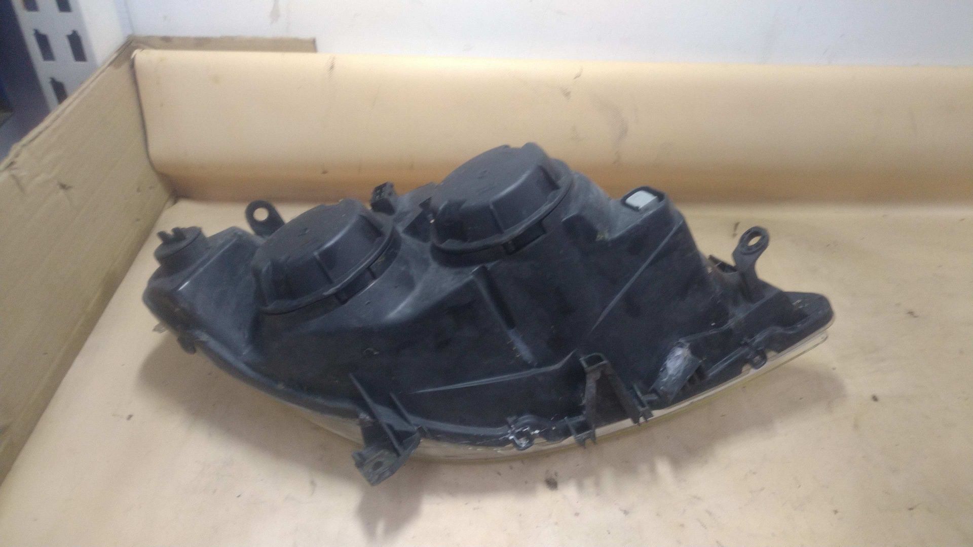/ Peugeot 307 lampa lewa przednia EU