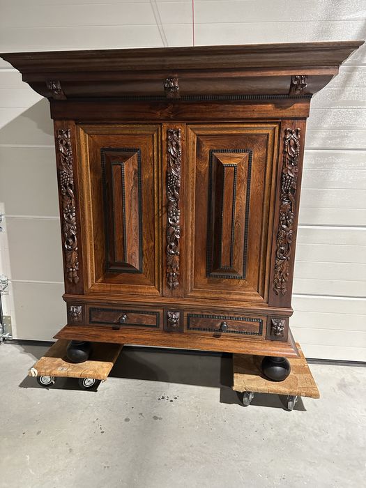 Piękna stylowa bieliźniarka szafa / rzeźbiona