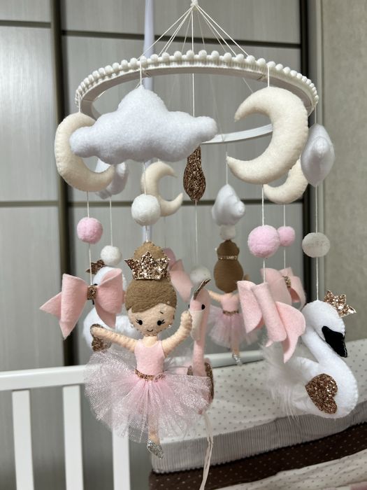 Мобіль для дівчинки