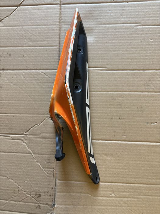 Plastiki  plastik lewy prawy zadupek tył ktm duke 125 lift 17-