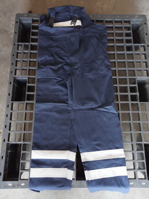 Ubranie robocze MULTI z tąsmami VESTIM