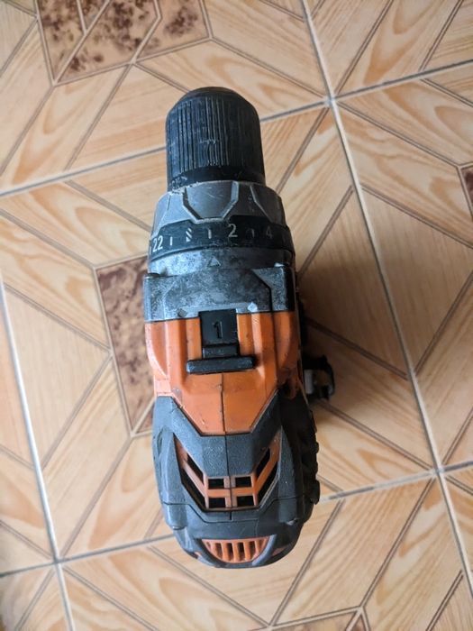 Хорошая дрель-шуруповерт Ridgid R86008 18V аккумулятор