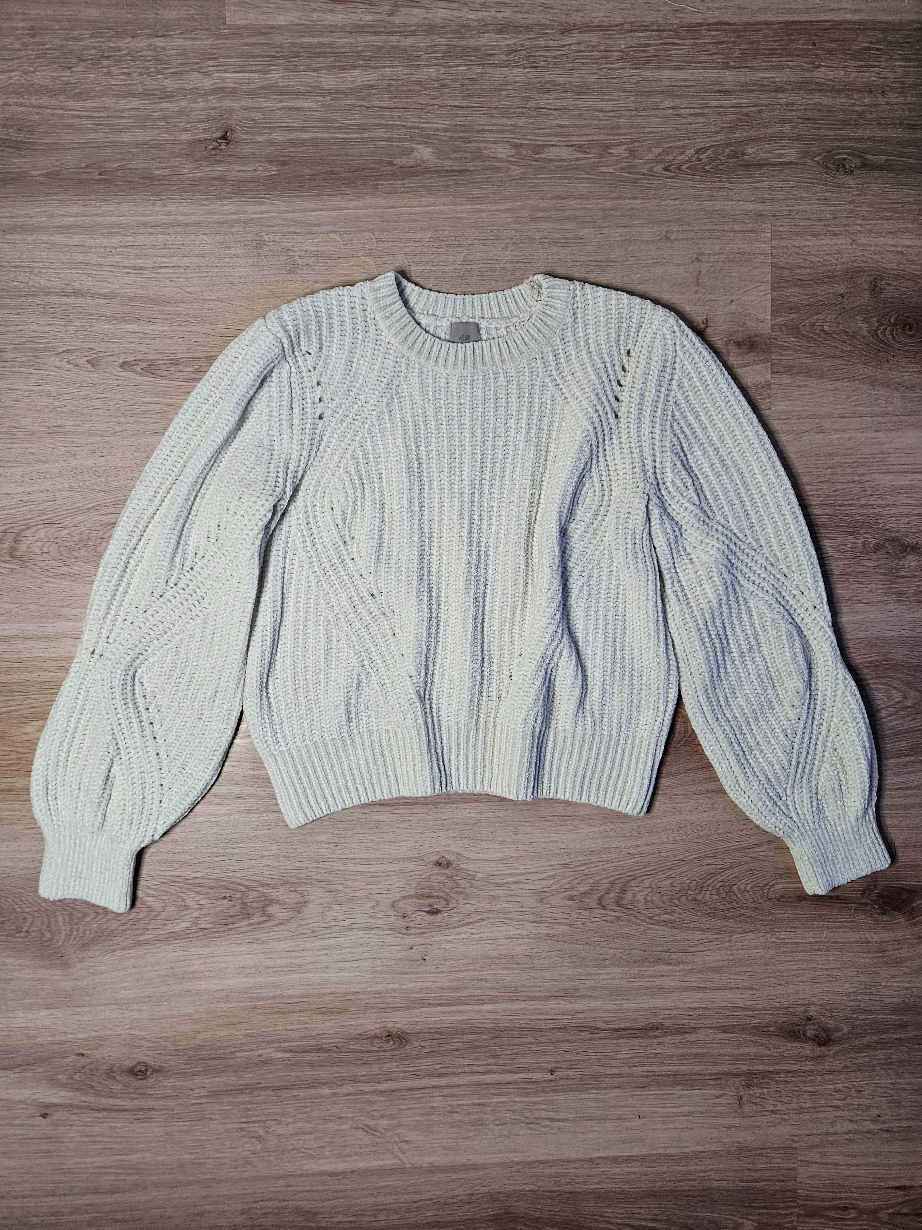 Sweter H&M biały, XS, miękki i stylowy