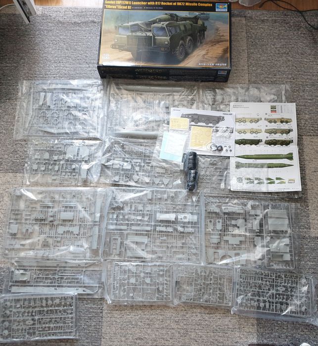 Сборная модель ракетный комплекс 9П117М1 Эльбрус  1/35 Trumpeter