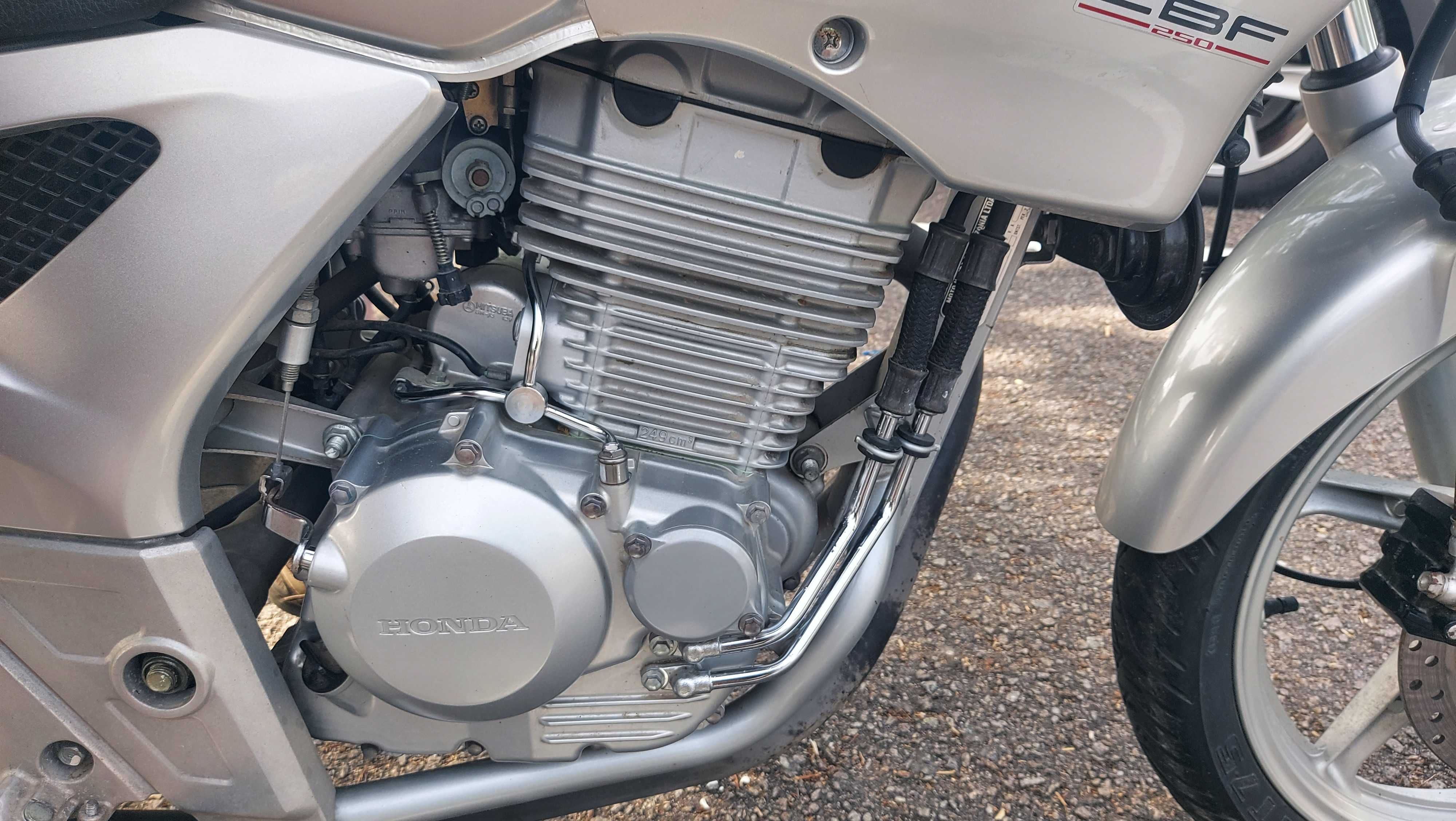 Honda CBF 250 super estimada