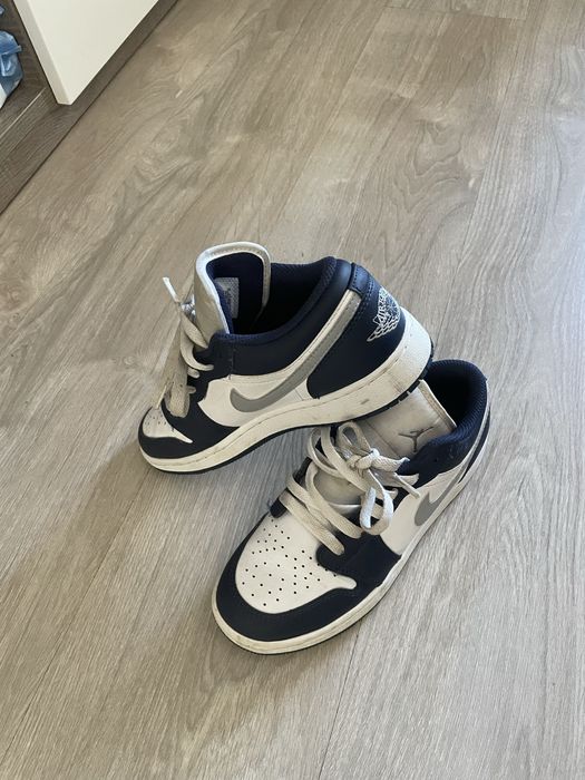 Tenis nike 36.5 azul branco e cinza como novos