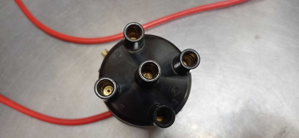 Кришка трамблера ВАЗ 2101-2107,2121,2131, мідні контакти.