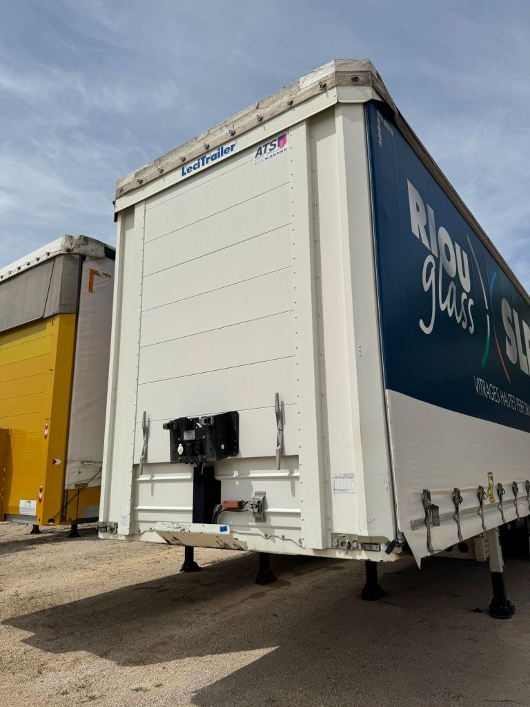 Semi-reboque Lecitrailer com plataforma
