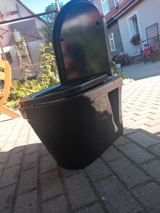 Miska ustępowa czarna z deską