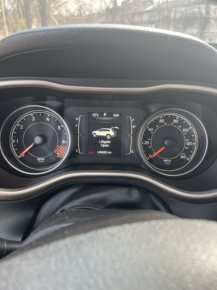 Продам Jeep cherokee 2015