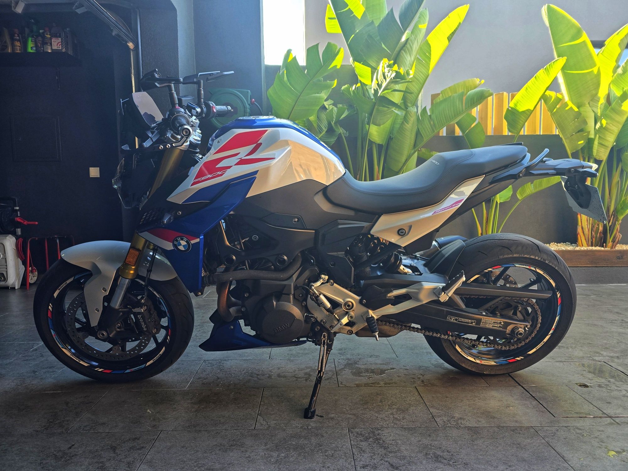 BMW F 900 R 2024