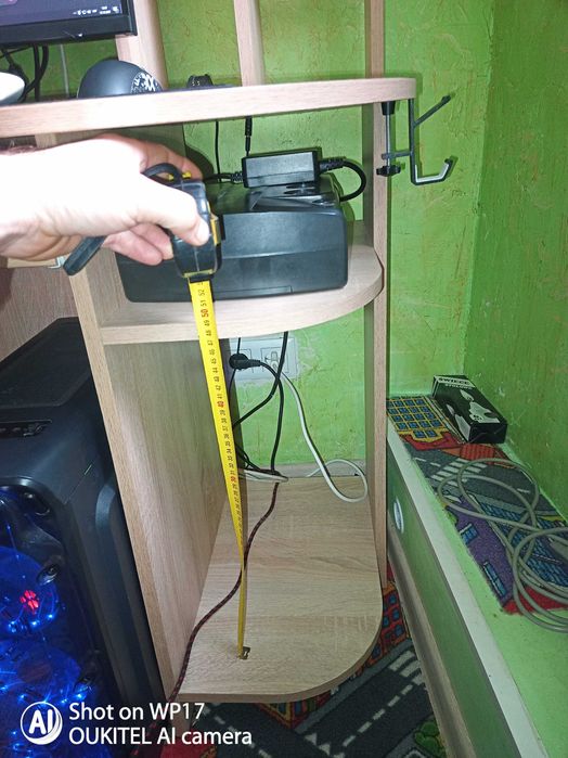 Стіл комп'ютерний