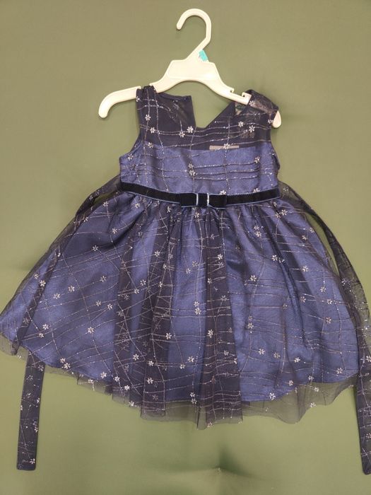 Дитяча святкова сукня.