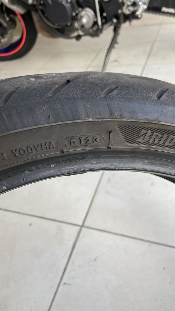 Pneu Bridgestone Battlax S23 — 120/70 ZR17 — DOT 5123