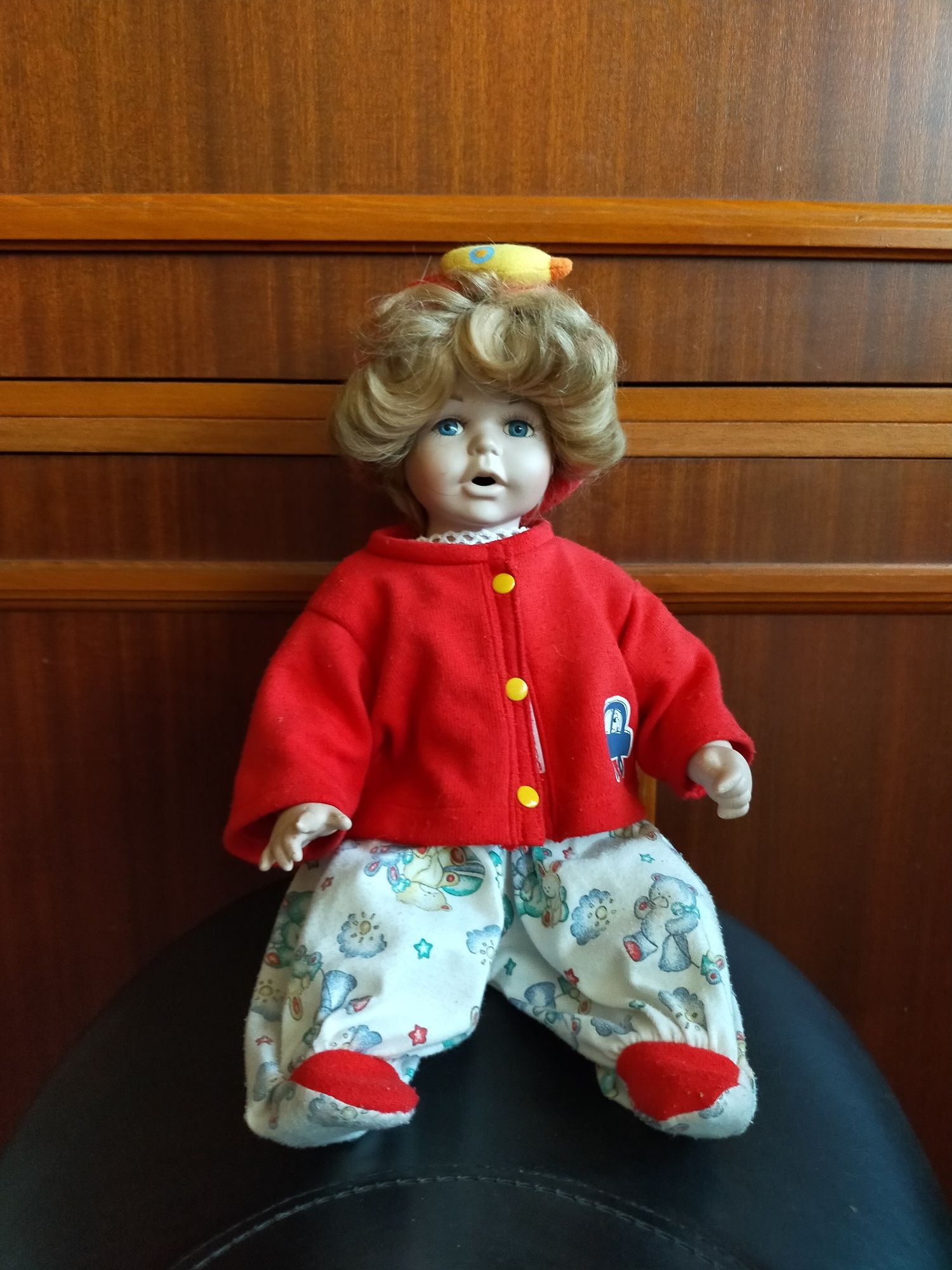 Lalka porcelanowa Deko Puppa czerwona