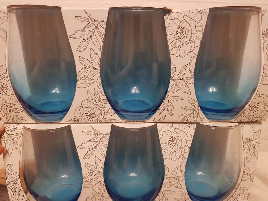 Zestaw sześciu szklanek