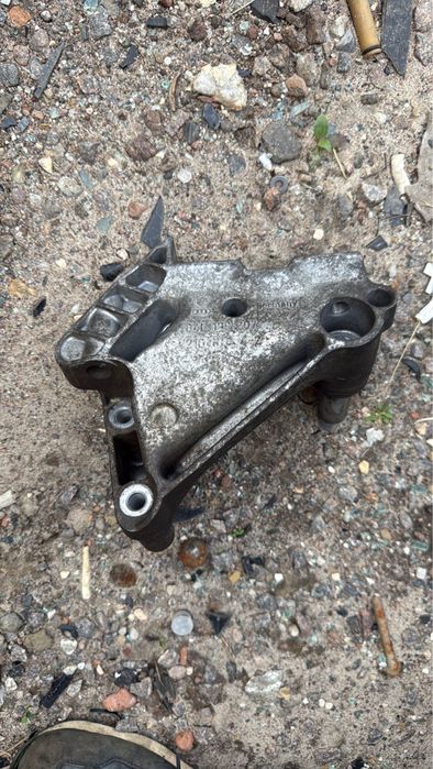 Кронштейн двигуна 2.0 1.6 tdi golf 7 ауді а з