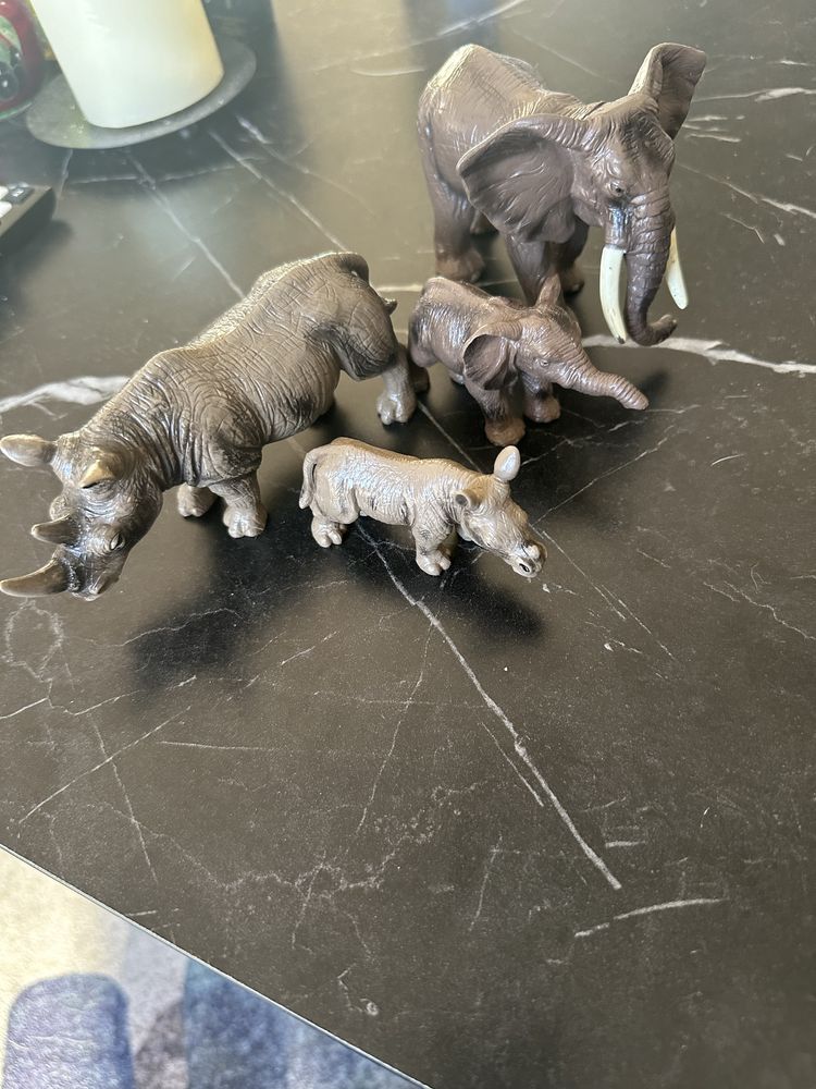 Figurki słonie i nosorożce 4 szt