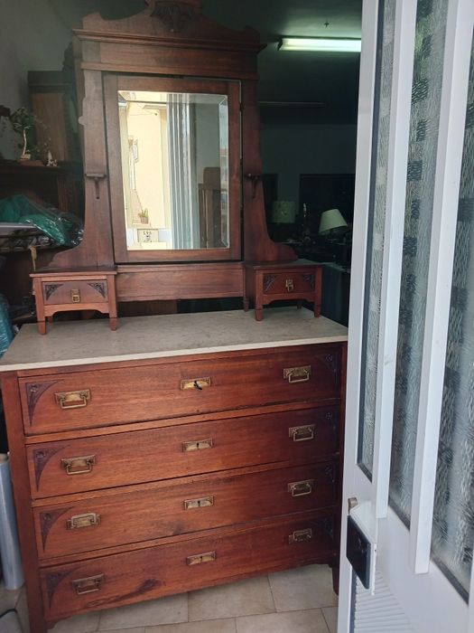 Cómoda  com espelho