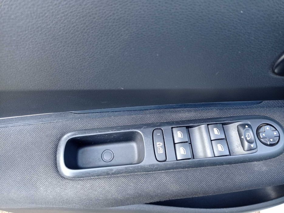 Продам Пежо 5008 2л.HDI