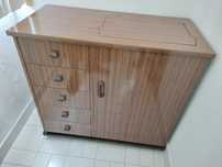 Máquina de costura com móvel