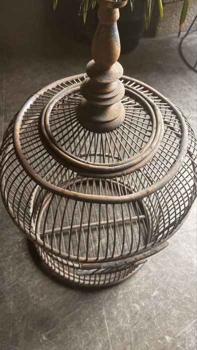 Gaiola grande antiga em bom estado