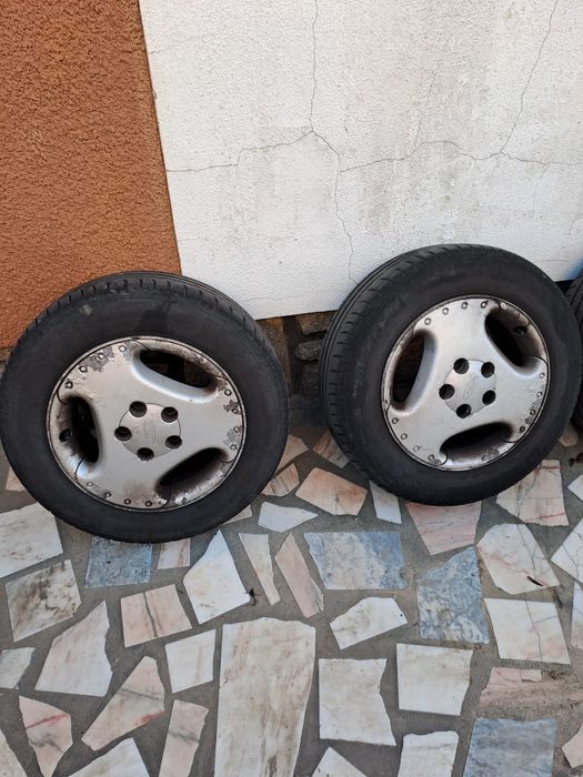 Conjunto jantes ford galaxy e pneus seminovos