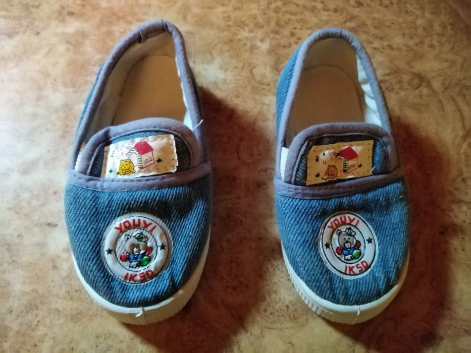 Дитячі мокасіни.