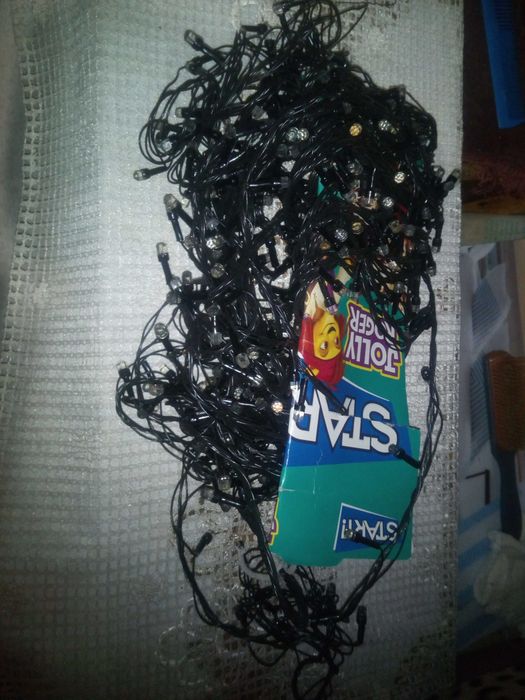 Гірлянда світящая большая на 350лампочек.Работает отлічно