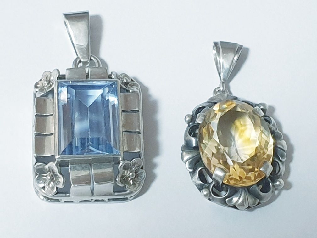 Encantadores pendentes vintage em prata contrastada e pedras preciosas