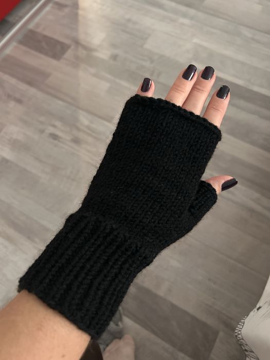 Вязані жіночі рукавички