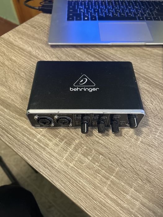 Звуковая карта behringer umc202hd с микрофоном