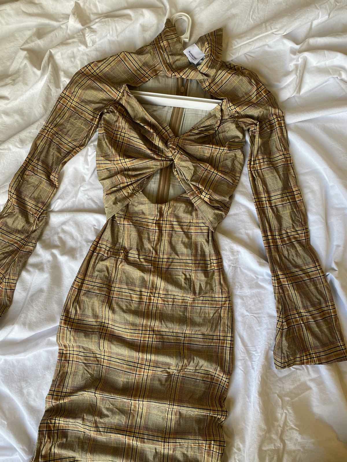 Платье    Burberry